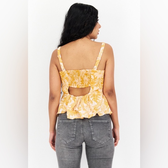 Jessica Simpson
SIZE M
Women V-Neck Sleeveless Allover Print Top, Orange Combo - Picture 1 of 9